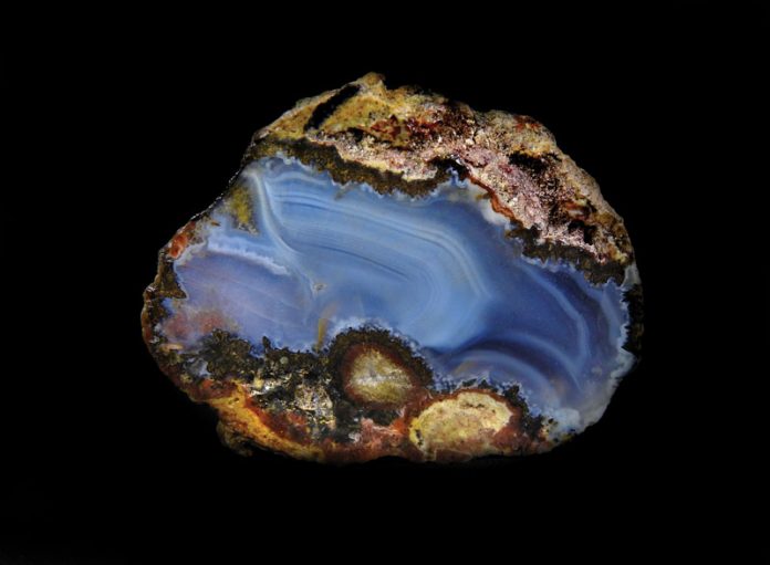 Unusually Shaped Agate agate-field-guide