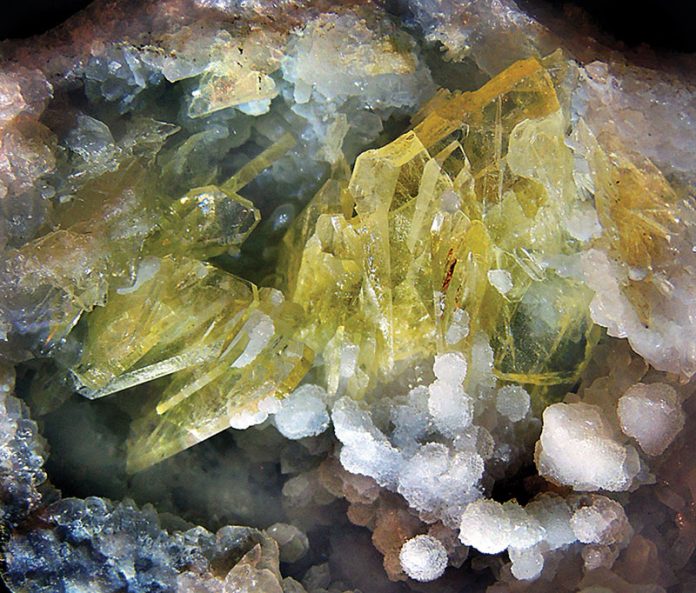 Yellow tabular barite barite