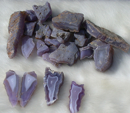Features Chalcedony